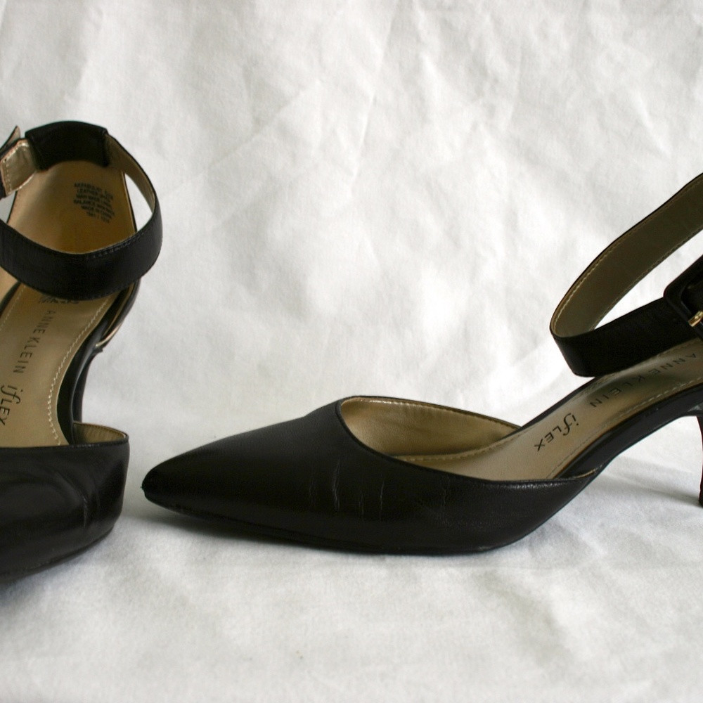 Black Anne Klein Fabulist Pointed Toe Kitten Heels